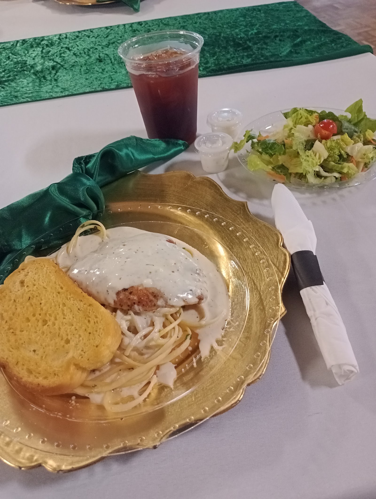 The Lunch Box storefront on I-10 frontage road
